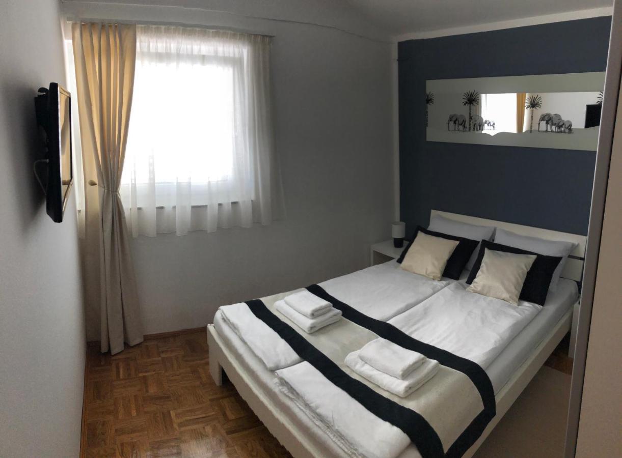 Apartments Loncar-Near Zrce Beach Новаля Екстер'єр фото